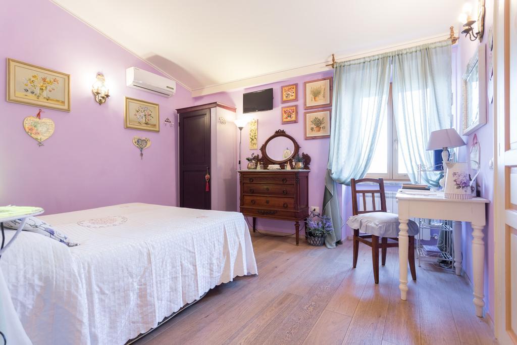 Bed And Breakfast A Casa Delle Fate Assis Exterior foto