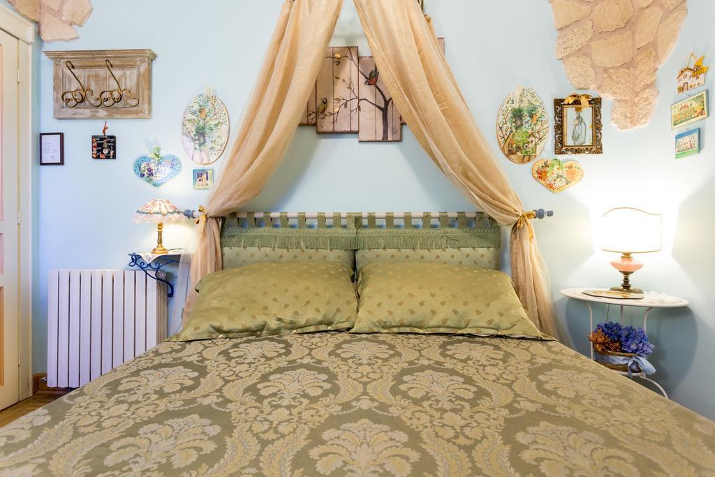 Bed And Breakfast A Casa Delle Fate Assis Exterior foto