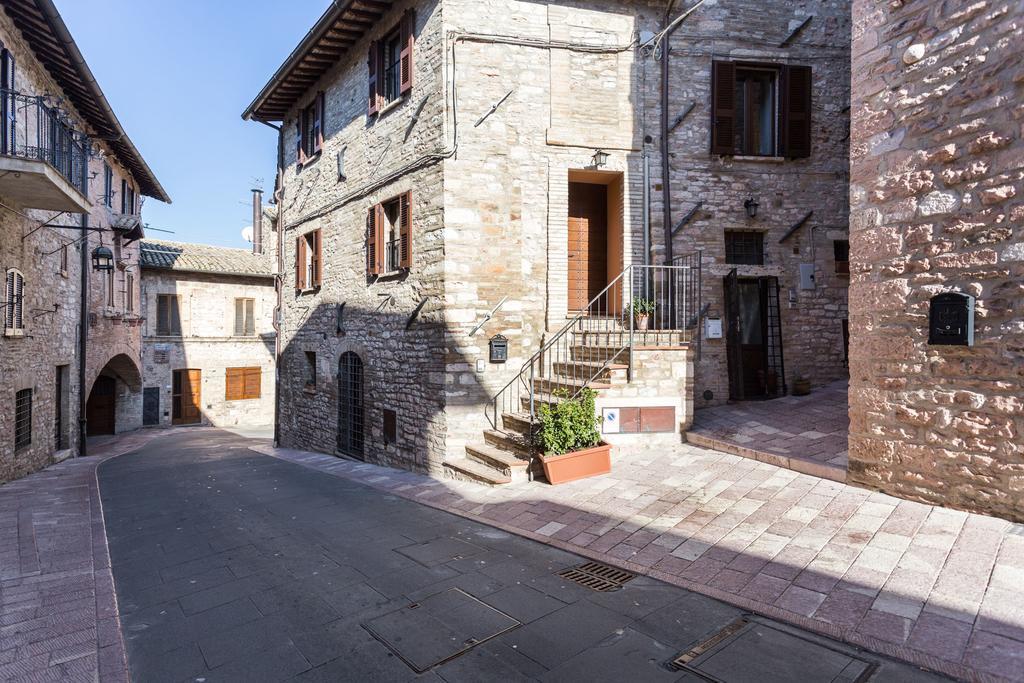 Bed And Breakfast A Casa Delle Fate Assis Exterior foto