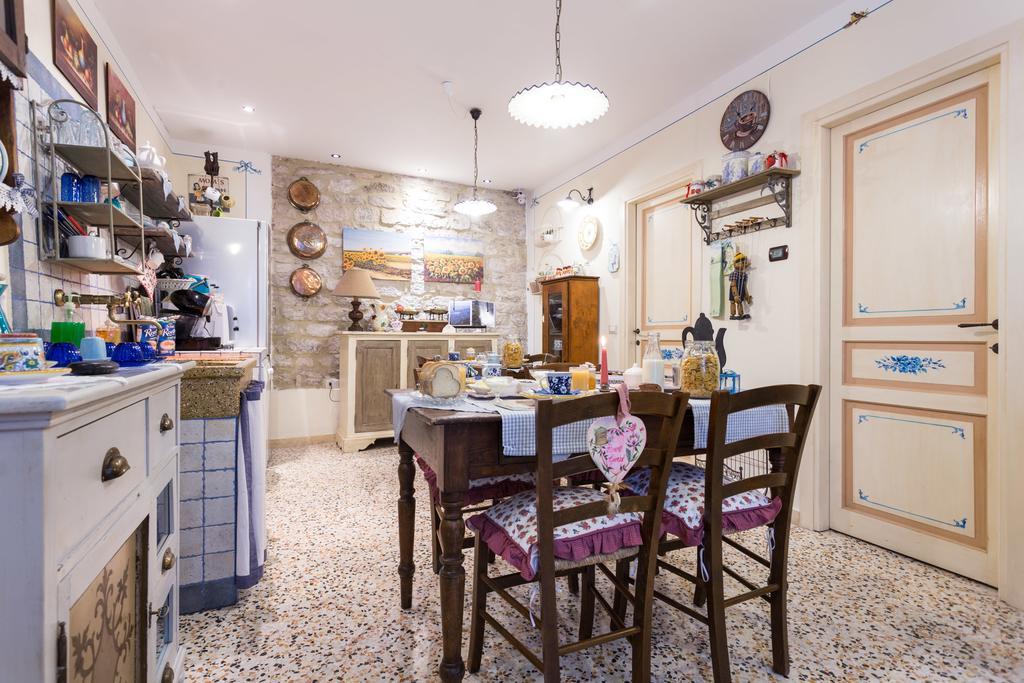 Bed And Breakfast A Casa Delle Fate Assis Exterior foto