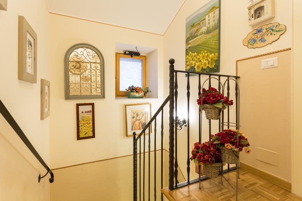 Bed And Breakfast A Casa Delle Fate Assis Exterior foto