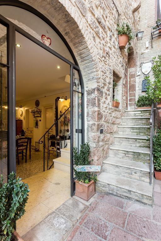 Bed And Breakfast A Casa Delle Fate Assis Exterior foto