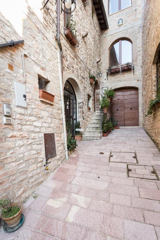 Bed And Breakfast A Casa Delle Fate Assis Exterior foto