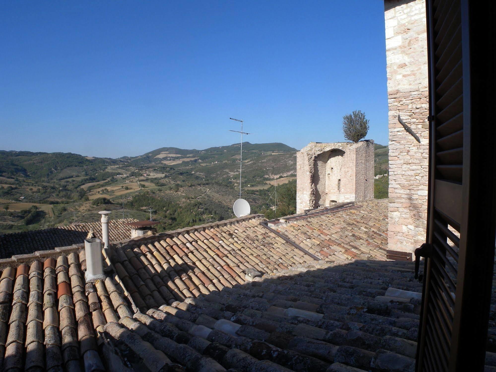 Bed And Breakfast A Casa Delle Fate Assis Exterior foto