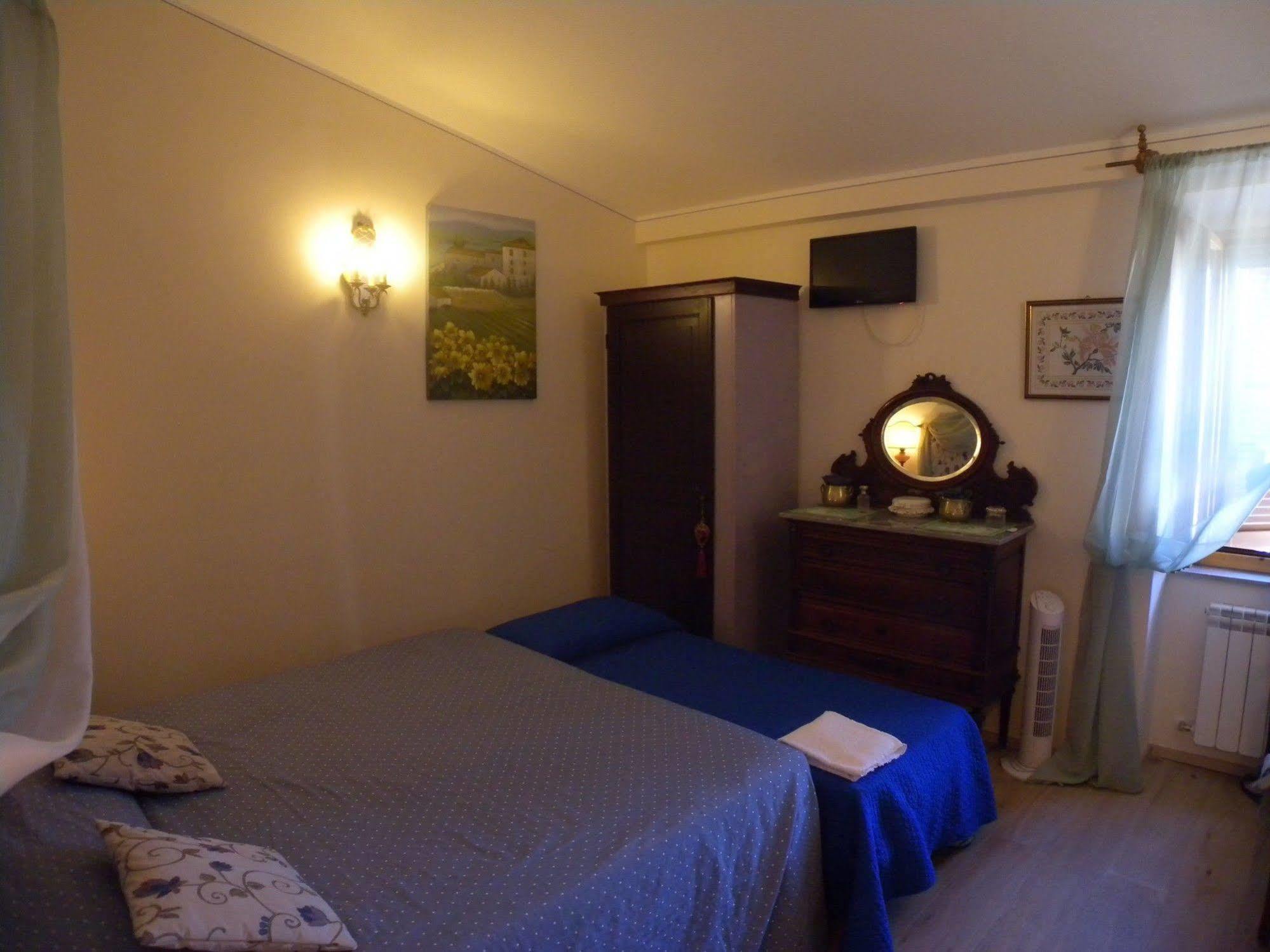 Bed And Breakfast A Casa Delle Fate Assis Exterior foto