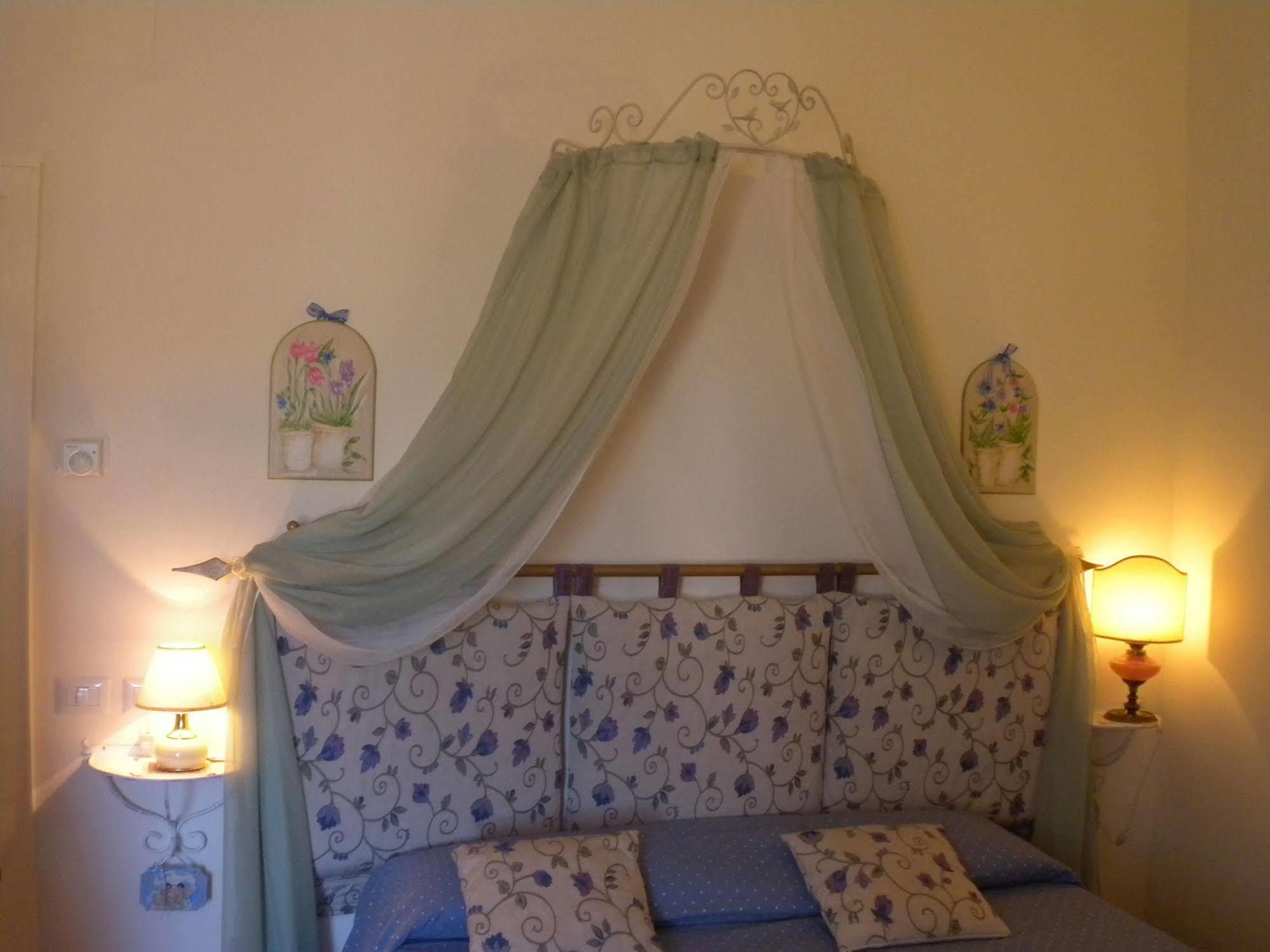 Bed And Breakfast A Casa Delle Fate Assis Exterior foto
